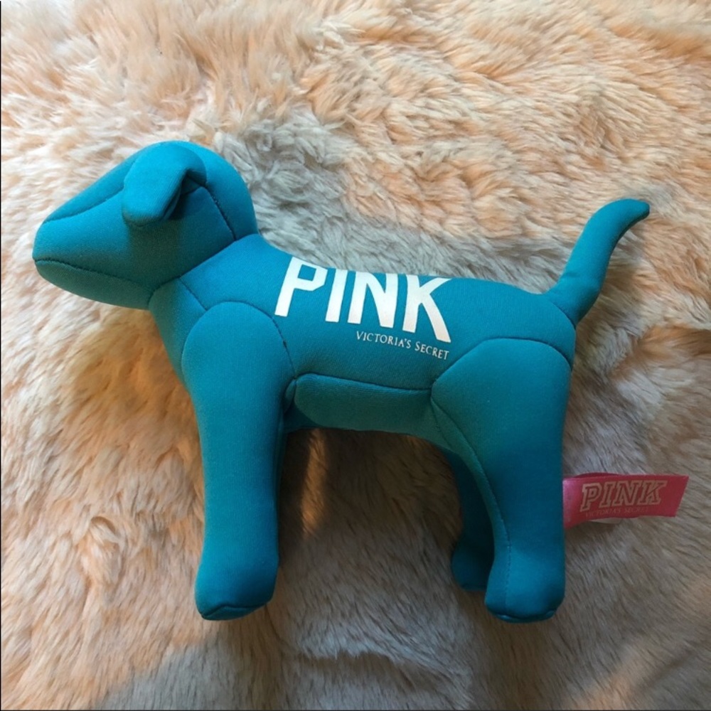blue vs pink dog